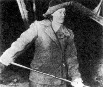Первая в мире женщина-горновая Фаина Васильевна Шарунова у горна домны. - 2073.jpg