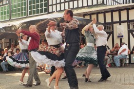 Флудилка. Болталка. Трепалка - 2016-2017 - 800px-Square_Dance_Group.jpg