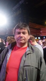 Виталий, 59 лет, 183 см, интеллигентное лицо, представительный вид - красн.футб.по пояс.jpg