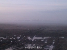 Утренний туман над полем.
