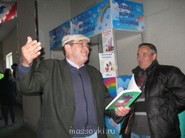 С уважаемыми коллегами можно поговорить по душам и стихи почитать.