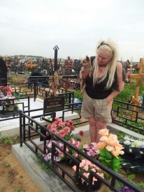 ф о т о май 2016г . на кладб. РУСАНЕНКВ.В. - доктор физмат наук - профес."УЛЕТЕЛ" на небо МГНОВЕННО за 4 мин. МИР ЕГО ПРАХУ!!плачу!  но всегда на позитиве!